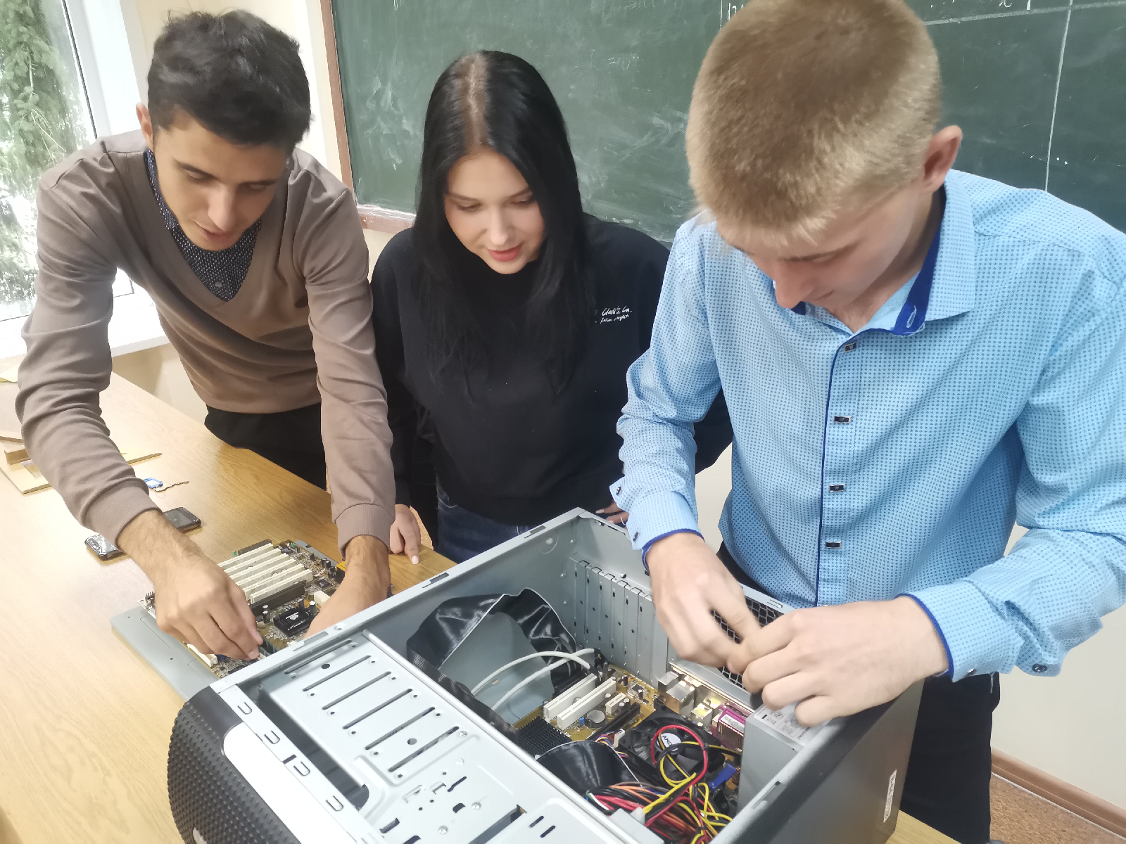 «Неделя погружения» для первокурсников профиля «Информатика»